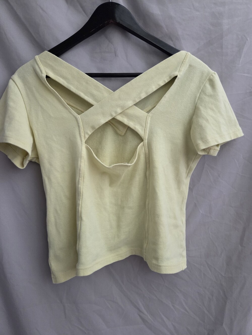 Pale Yellow V-Neck Cross Back Short Sleeve Crop Top - Picture 2 of 2